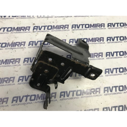 Кронштейн насоса ABS Peugeot 308 2013-2021 9677683680